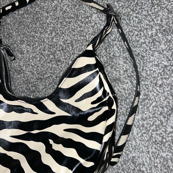 NA-KD NAKD Mini Rounded Bag - Picture 8 of 11